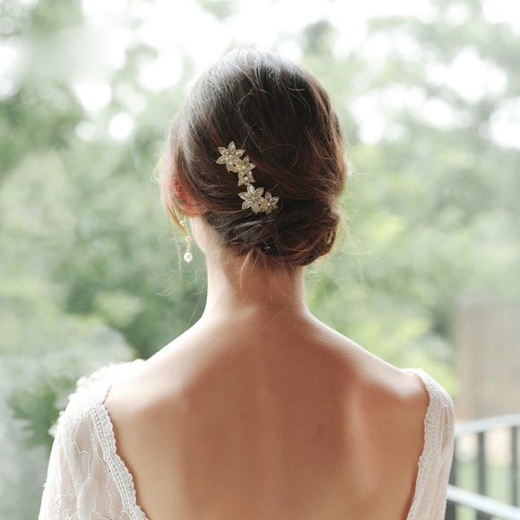 **PRISCILLA* 2-Pc Gold Rhinestone Flower Hair Clip - Picture 2 of 6